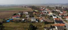 Horní konec obce od jihovýchodu (foto R. Morys 03/2021)