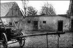 1945 - vypálené chlévy na rolnické usedlosti Viléma Srubka