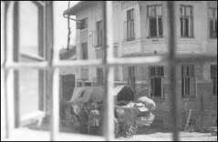 1945 - vracející se Němci z Butovic, jsou prohledávání pustějovskou milicí
