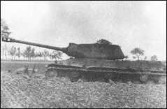 1945 - vyřazený ruský tank po boji v Podrolí